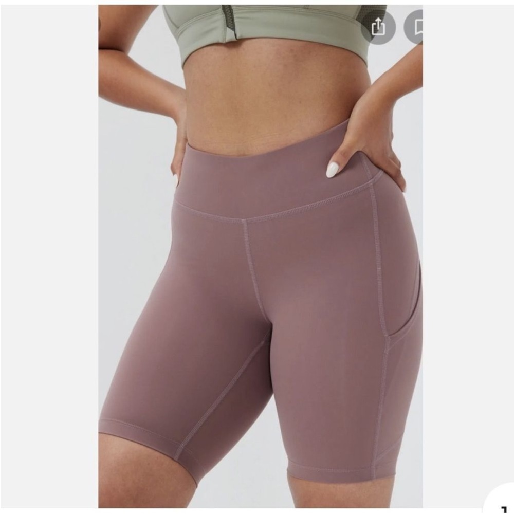 New outdoor voices zoom 8” shorts in deep taupe